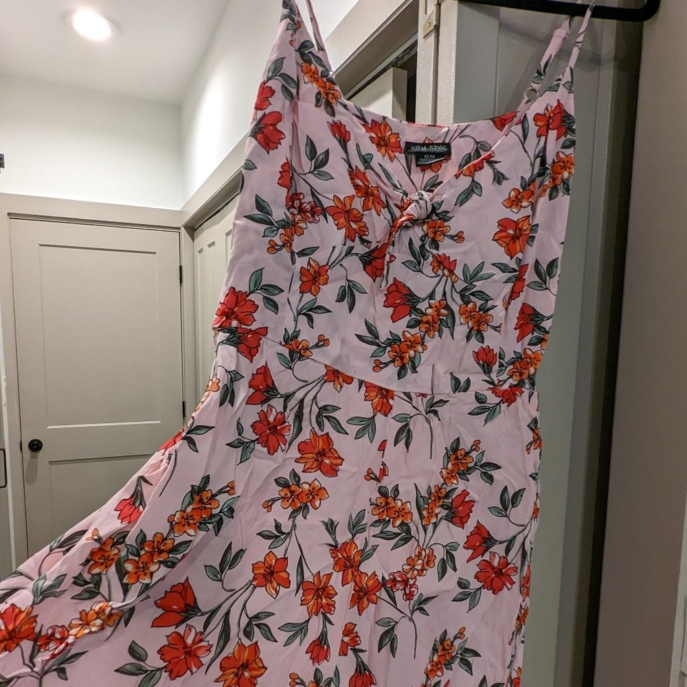 City Chic - Pink Tie-Front Floral Romper with Pockets